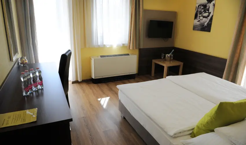 Hotel Jade Veszprm - Mjus 1.