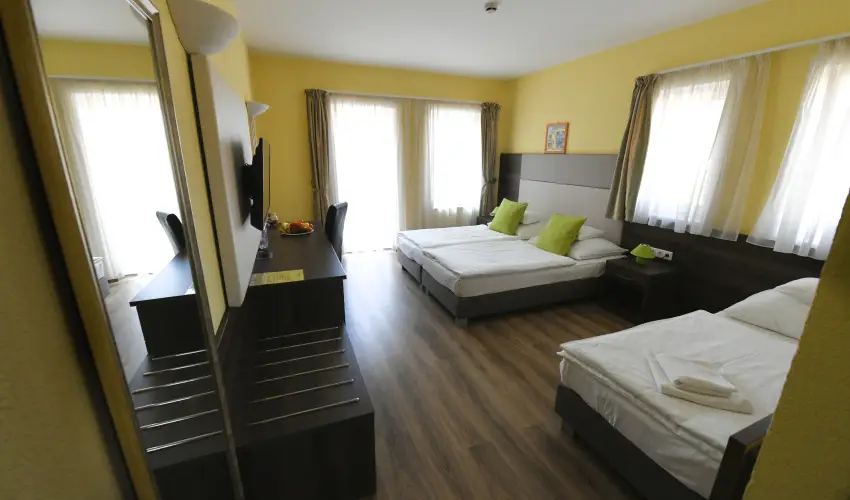 Hotel Jade Veszprm - Mjus 1.