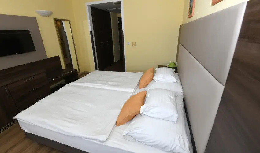 Hotel Jade Veszprm - Mjus 1.