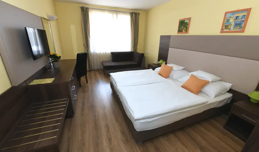 Hotel Jade Veszprm - Mjus 1.