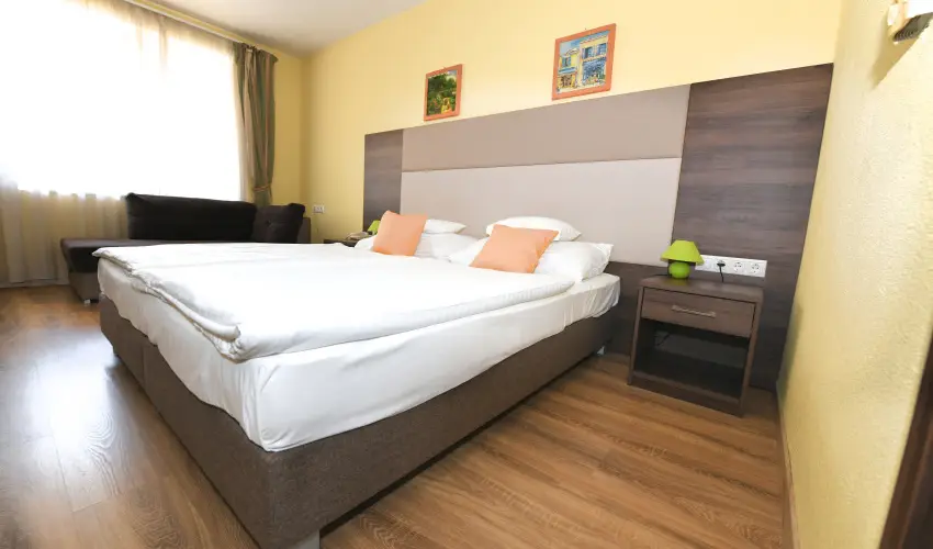 Hotel Jade Veszprm - Mjus 1.