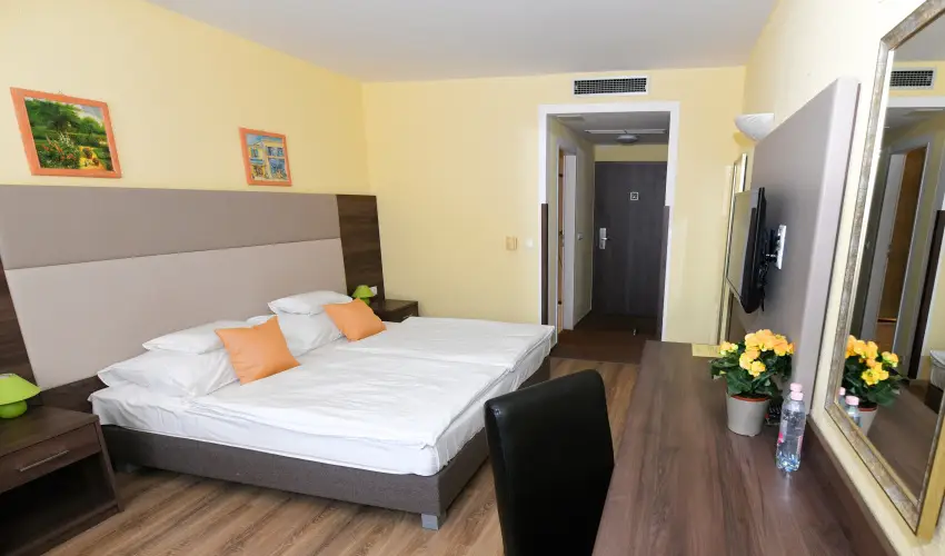 Hotel Jade Veszprm - Mjus 1.