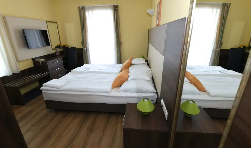 Hotel Jade Veszprm - Mjus 1.