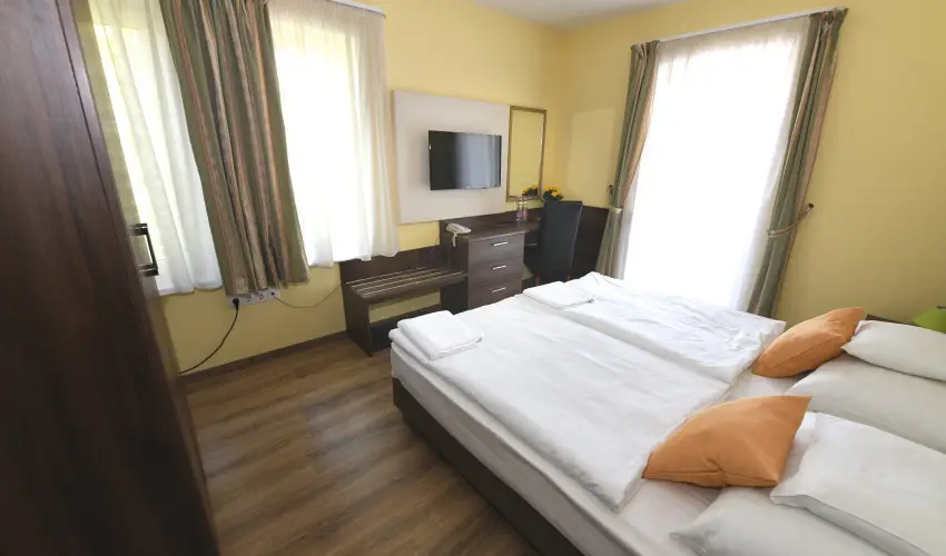 Hotel Jade Veszprm - Mjus 1.