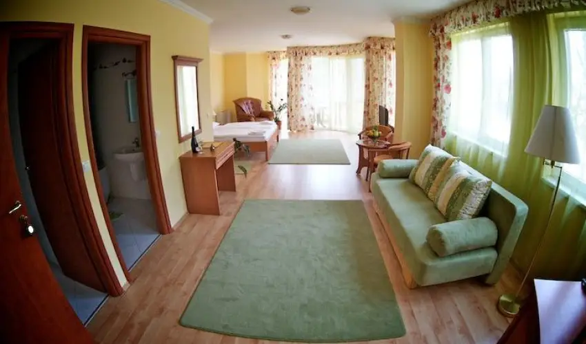 Hotel J�rja Hajd�szoboszl� - M�jus 1. 