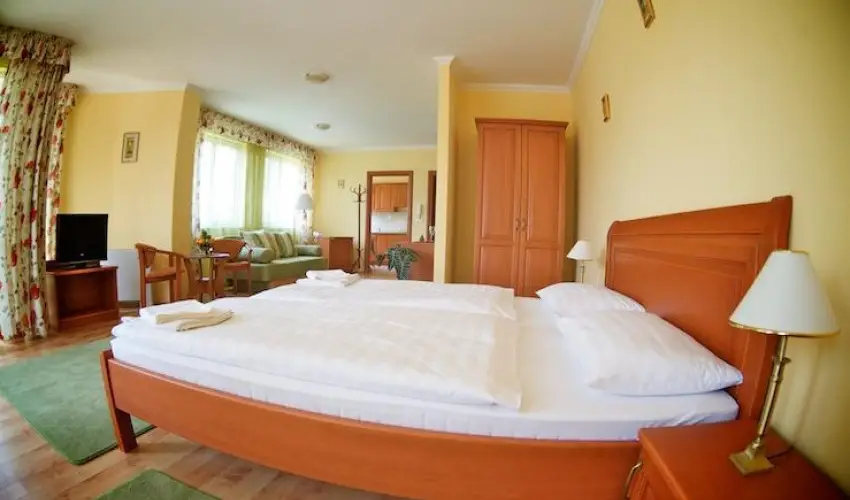 Hotel J�rja Hajd�szoboszl� - M�jus 1. 