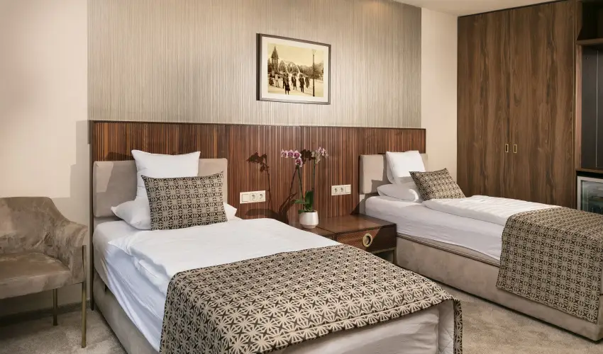 Hotel Klvria Gyr - Mjus 1. 