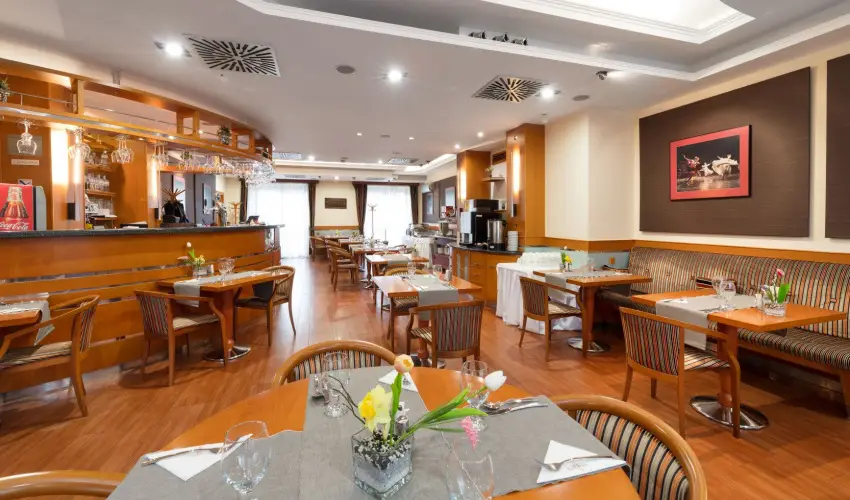 Hotel Klvria Gyr - Mjus 1. 