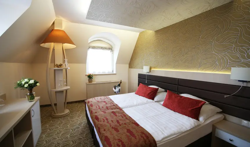 Hotel Kiss Tata - Mjus 1.