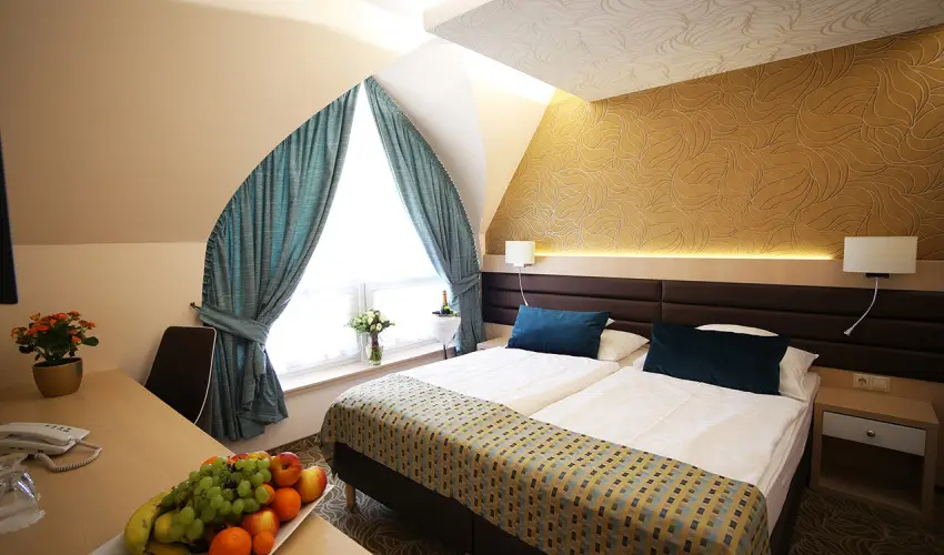 Hotel Kiss Tata - Mjus 1.