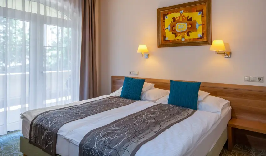 Hotel Kiss Tata - Mjus 1.