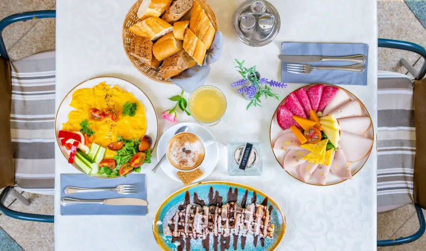 Hotel Kiss Tata - Mjus 1.