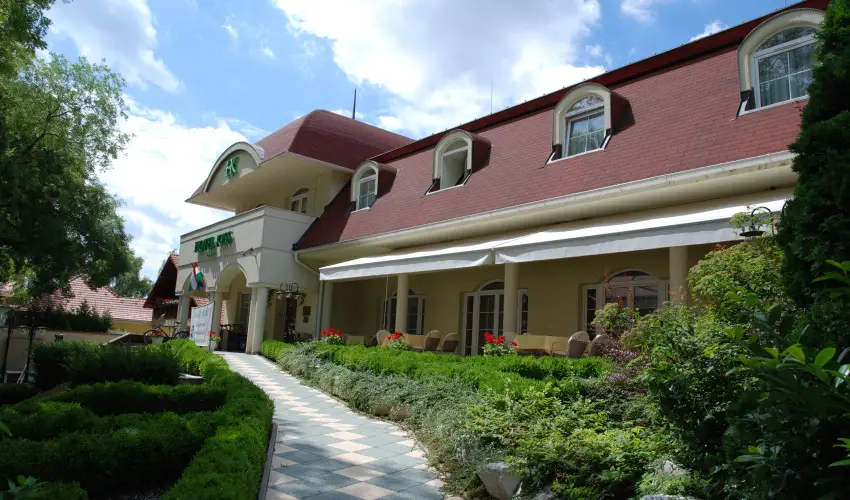 Hotel Kiss Tata - Mjus 1.