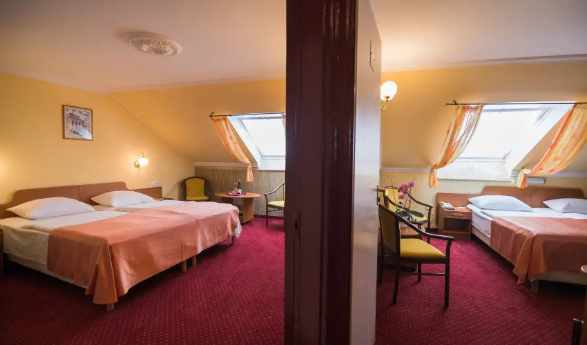 Hotel Korona Wellness, Rendezvny & Borhotel Eger Eger - Mjus 1. (min. 2 j)