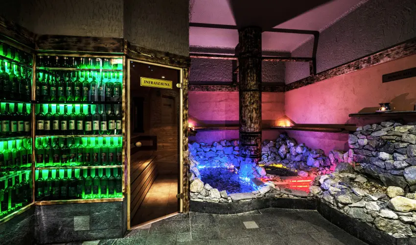 Hotel Korona Wellness, Rendezvny & Borhotel Eger Eger - Mjus 1. (min. 2 j)