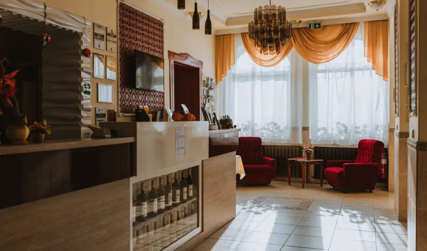 Hotel Korona Wellness, Rendezvny & Borhotel Eger Eger - Mjus 1. (min. 2 j)