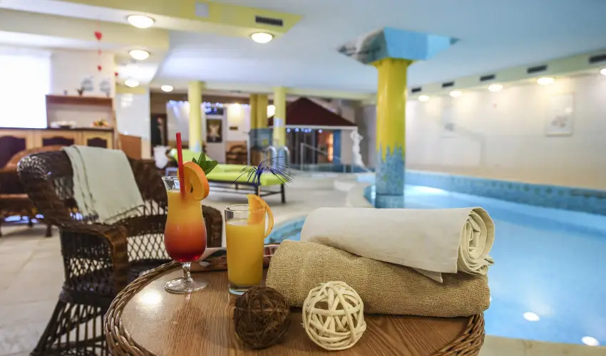 Hotel Korona Wellness, Rendezvny & Borhotel Eger Eger - Mjus 1. (min. 2 j)