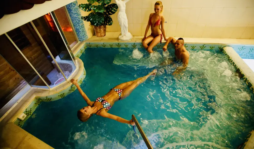 Hotel Korona Wellness, Rendezvny & Borhotel Eger Eger - Mjus 1. (min. 2 j)