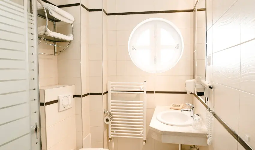 Hotel Korona Wellness, Rendezvny & Borhotel Eger Eger - Mjus 1. (min. 2 j)