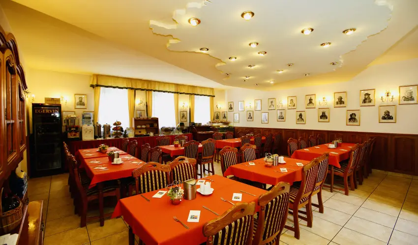 Hotel Korona Wellness, Rendezvny & Borhotel Eger Eger - Mjus 1. (min. 2 j)