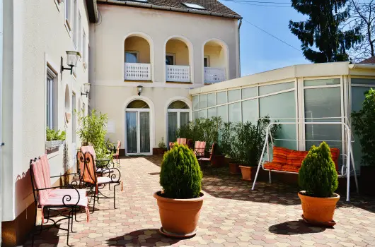 Hotel Korona Wellness, Rendezvny & Borhotel Eger - Mjus 1. (min. 2 j)