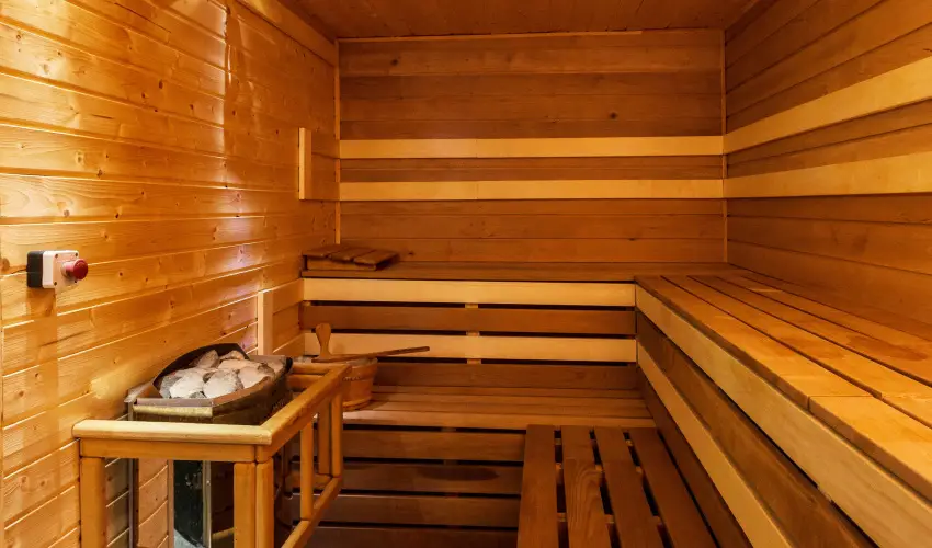 Hotel Korona Wellness, Rendezvny & Borhotel Eger Eger - Mjus 1. (min. 2 j)