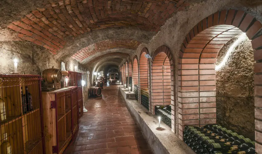 Hotel Korona Wellness, Rendezvny & Borhotel Eger Eger - Mjus 1. (min. 2 j)