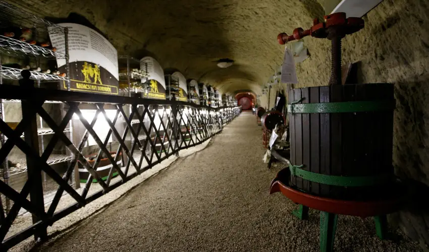 Hotel Korona Wellness, Rendezvny & Borhotel Eger Eger - Mjus 1. (min. 2 j)