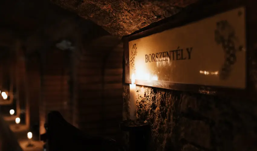 Hotel Korona Wellness, Rendezvny & Borhotel Eger Eger - Mjus 1. (min. 2 j)