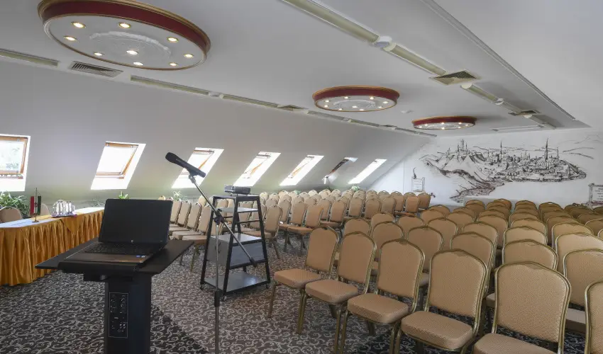 Hotel Korona Wellness, Rendezvny & Borhotel Eger Eger - Mjus 1. (min. 2 j)