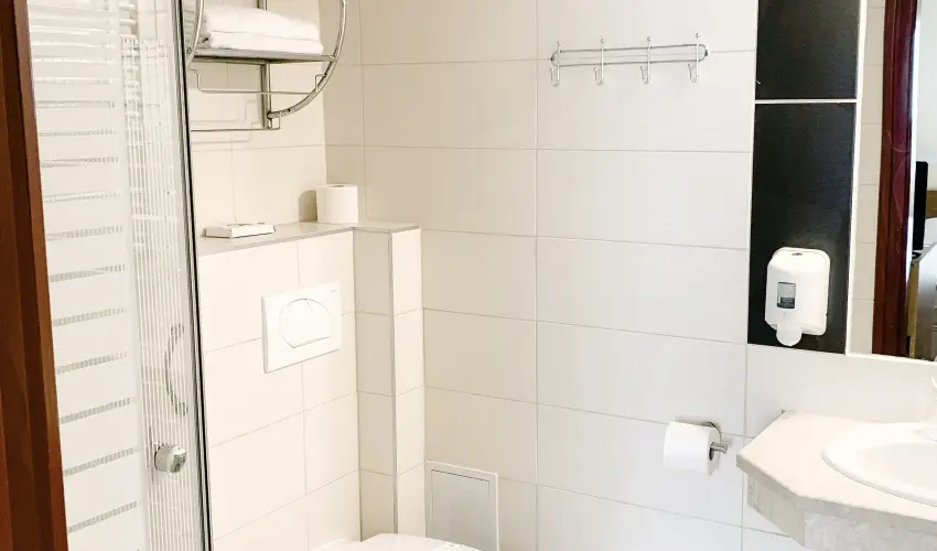 Hotel Korona Wellness, Rendezvny & Borhotel Eger Eger - Mjus 1. (min. 2 j)