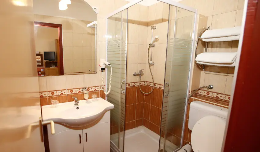 Hotel Korona Wellness, Rendezvny & Borhotel Eger Eger - Mjus 1. (min. 2 j)