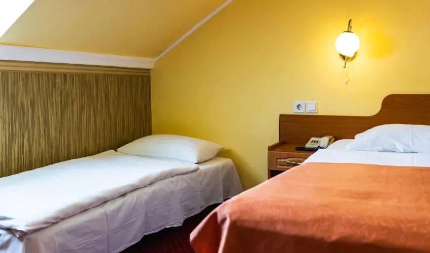 Hotel Korona Wellness, Rendezvny & Borhotel Eger Eger - Mjus 1. (min. 2 j)
