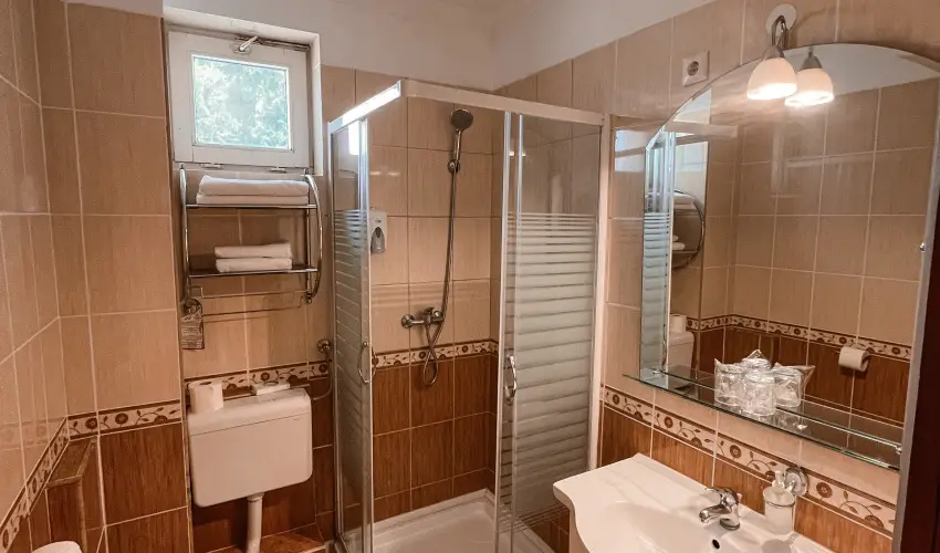 Hotel Korona Wellness, Rendezvny & Borhotel Eger Eger - Mjus 1. (min. 2 j)