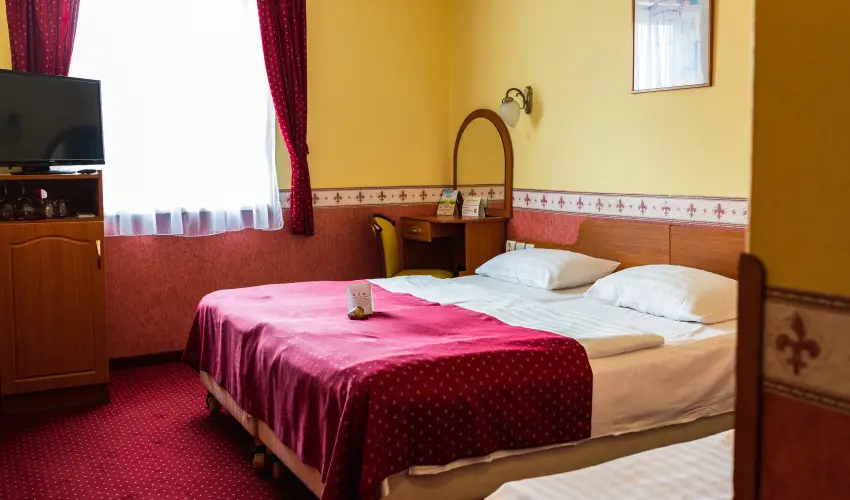 Hotel Korona Wellness, Rendezvny & Borhotel Eger Eger - Mjus 1. (min. 2 j)