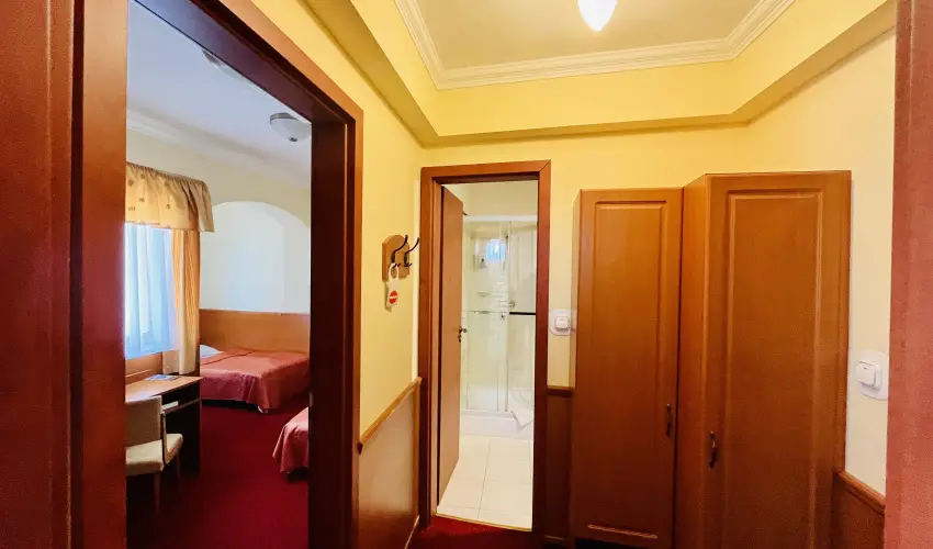 Hotel Korona Wellness, Rendezvny & Borhotel Eger Eger - Mjus 1. (min. 2 j)