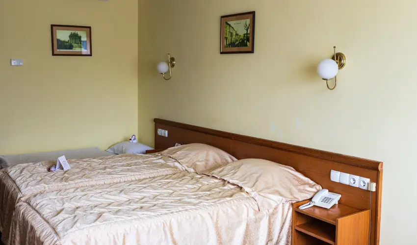 Hotel Korona Wellness, Rendezvny & Borhotel Eger Eger - Mjus 1. (min. 2 j)