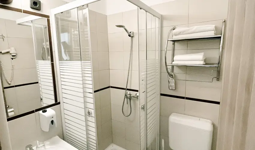 Hotel Korona Wellness, Rendezvny & Borhotel Eger Eger - Mjus 1. (min. 2 j)