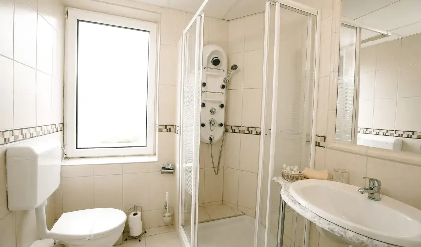 Hotel Korona Wellness, Rendezvny & Borhotel Eger Eger - Mjus 1. (min. 2 j)