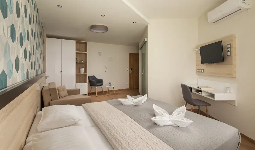 Kristly Hotel Keszthely - Mjus 1.