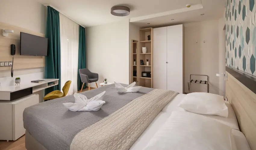 Kristly Hotel Keszthely - Mjus 1.