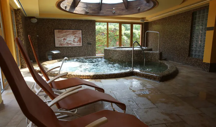 Hotel Laroba Alsrs - Mjus 1. - teljes elrefizetssel (min. 2 j)