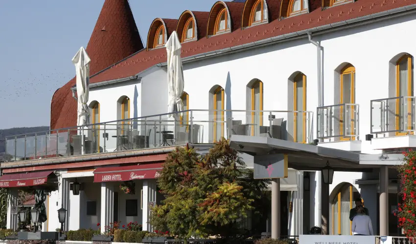 Hotel Laroba Alsrs - Mjus 1. - teljes elrefizetssel (min. 2 j)