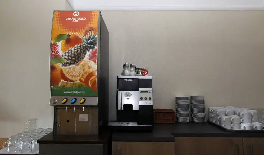 Hotel Laroba Alsrs - Mjus 1. - teljes elrefizetssel (min. 2 j)