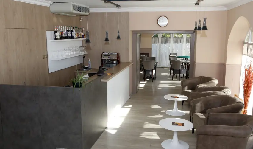 Hotel Laroba Alsrs - Mjus 1. - teljes elrefizetssel (min. 2 j)