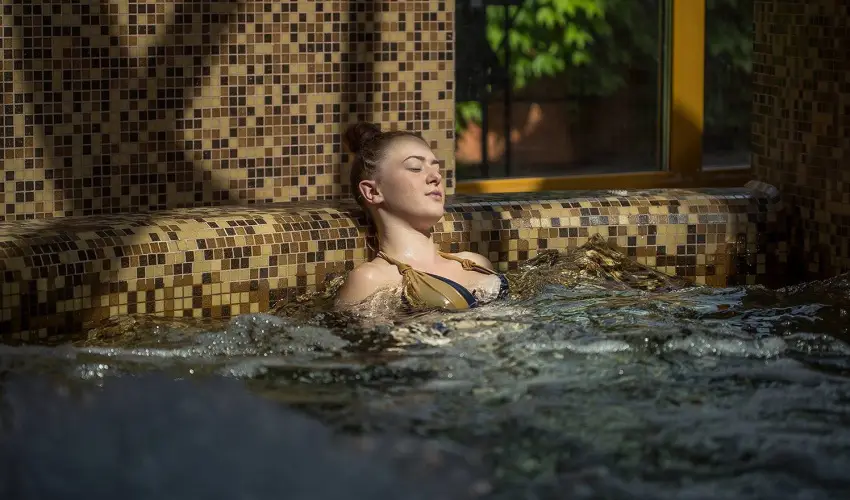 Hotel Laroba Alsrs - Mjus 1. - teljes elrefizetssel (min. 2 j)