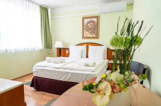 Majerik Hotel - Mjus 1. 