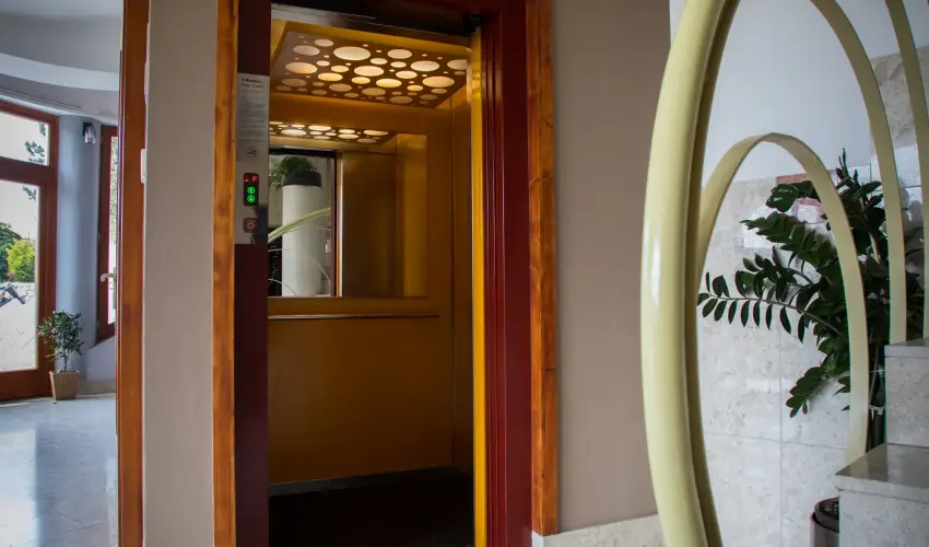 Sndor Hotel Pcs - Mjus 1. 