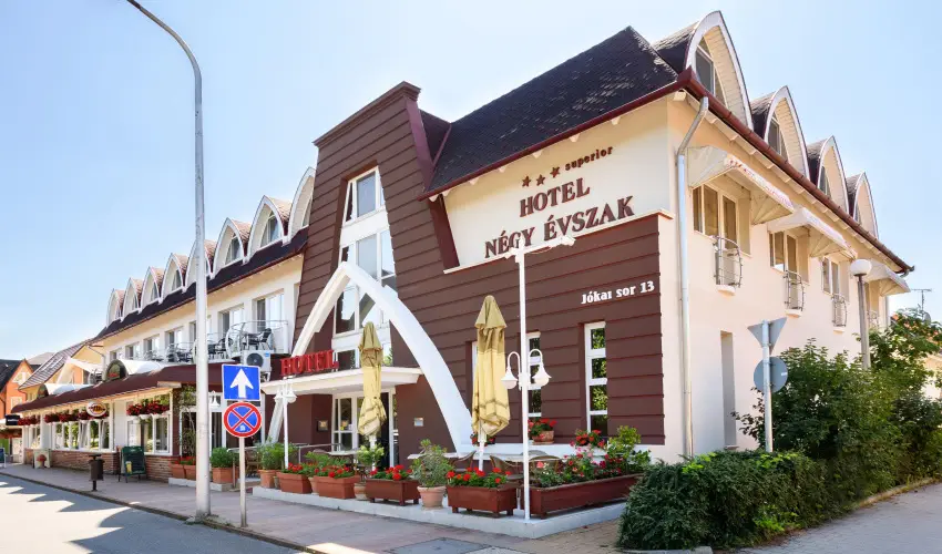 Hotel Ngy vszak Hajdszoboszl - Mjus 1.