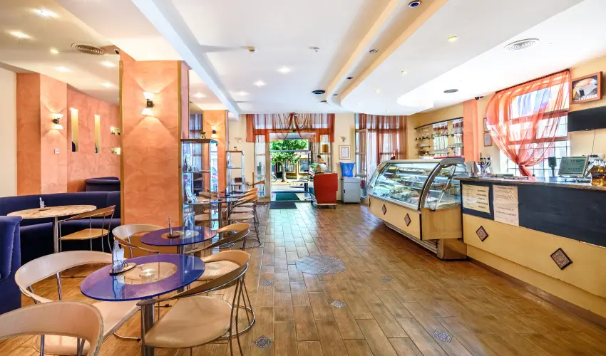 Hotel Ngy vszak Hajdszoboszl - Mjus 1.